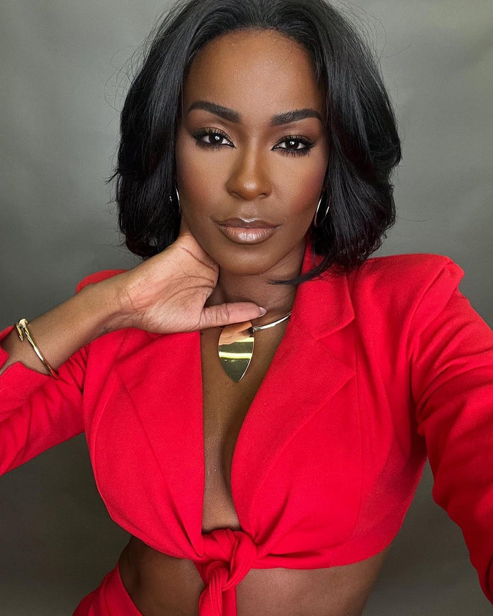 Short Bob Middle Parted Layered Waves Lace Wig