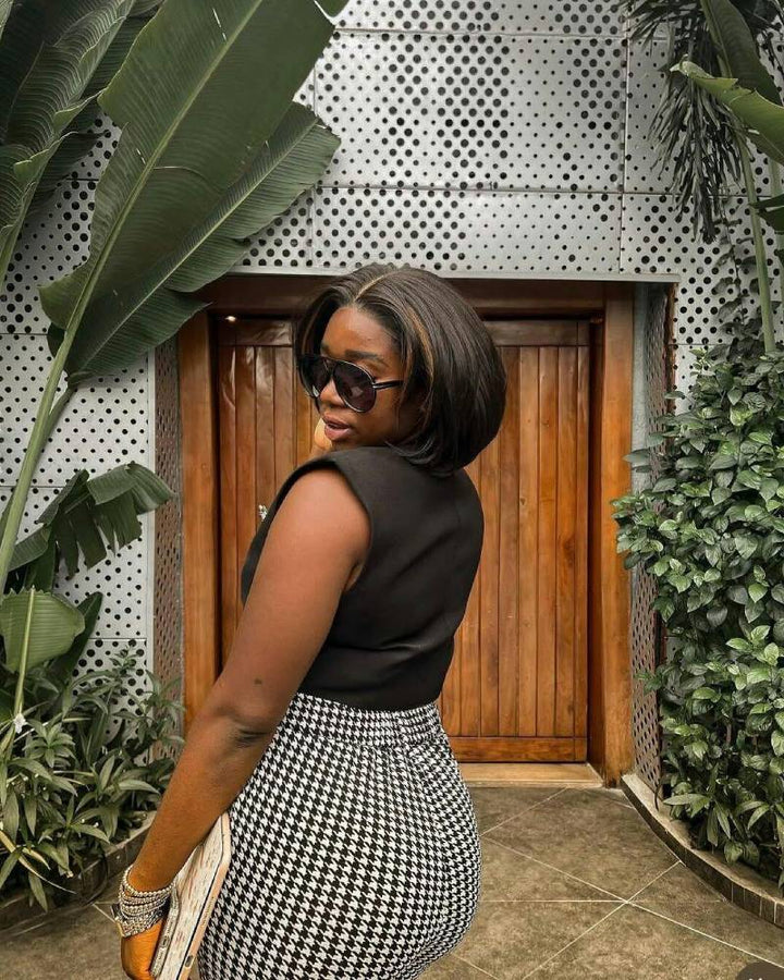 Middle Part Silky Straight Bob With Blonde Highlight Lace Closure Wig