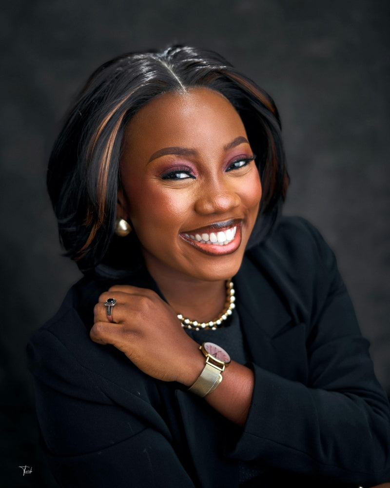 Middle Part Silky Straight Bob With Blonde Highlight Lace Closure Wig