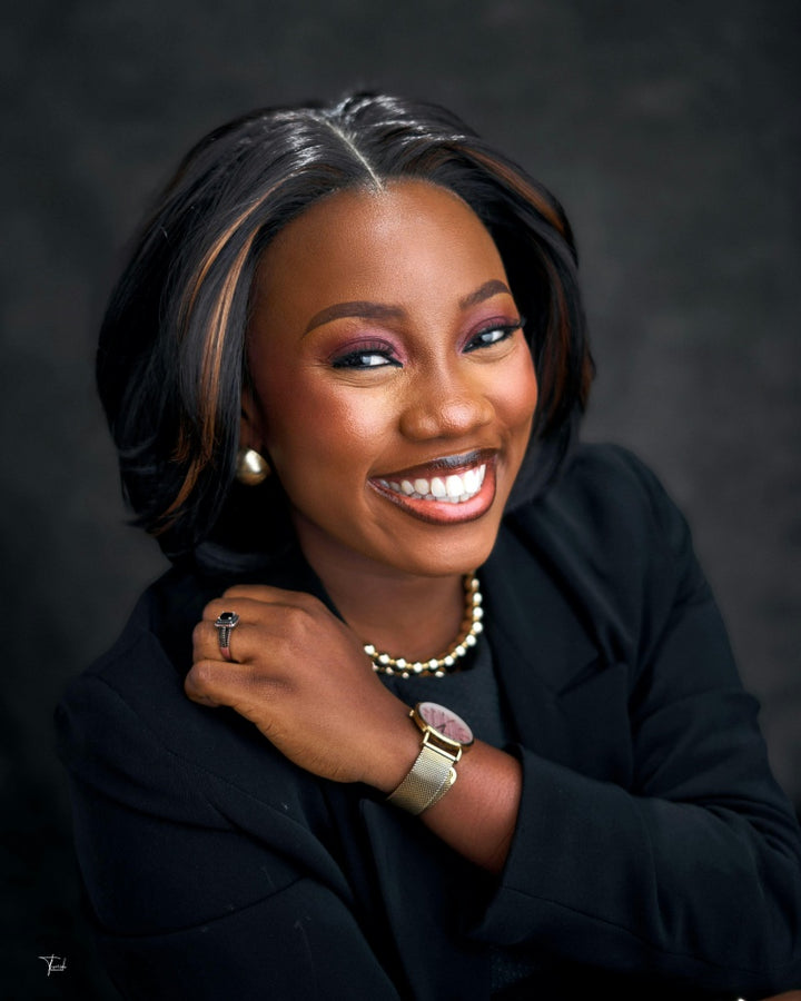 Middle Part Silky Straight Bob With Blonde Highlight Lace Closure Wig