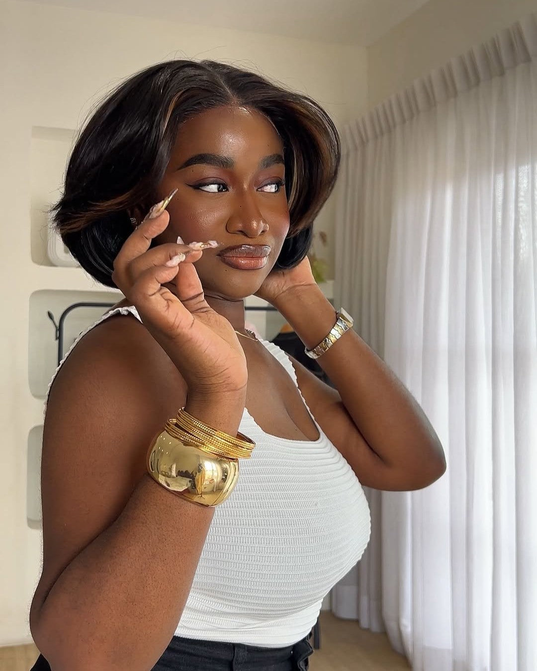 Middle Part Silky Straight Bob With Blonde Highlight Lace Closure Wig